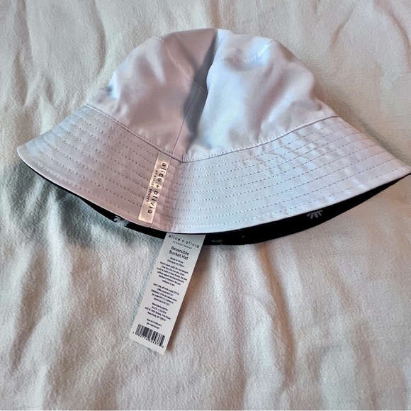Alice + Olivia Reversible Daisy Floral Beach Sun Bucket Hat OS, NWT - Picture 5 of 6